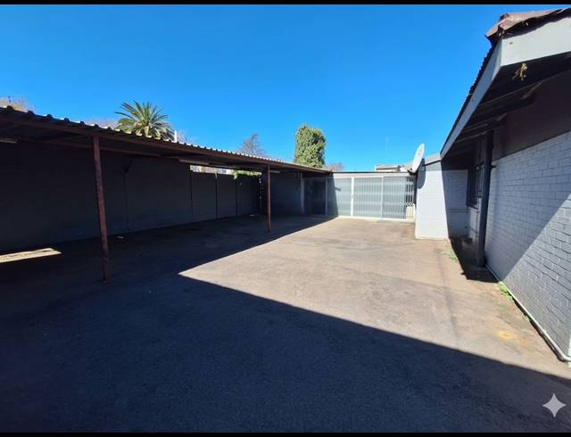 6 BEDROOM HOUSE FOR SALE IN VANDERBIJLPARK CW 1